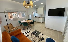 City Center And Beach Renovated Apartment